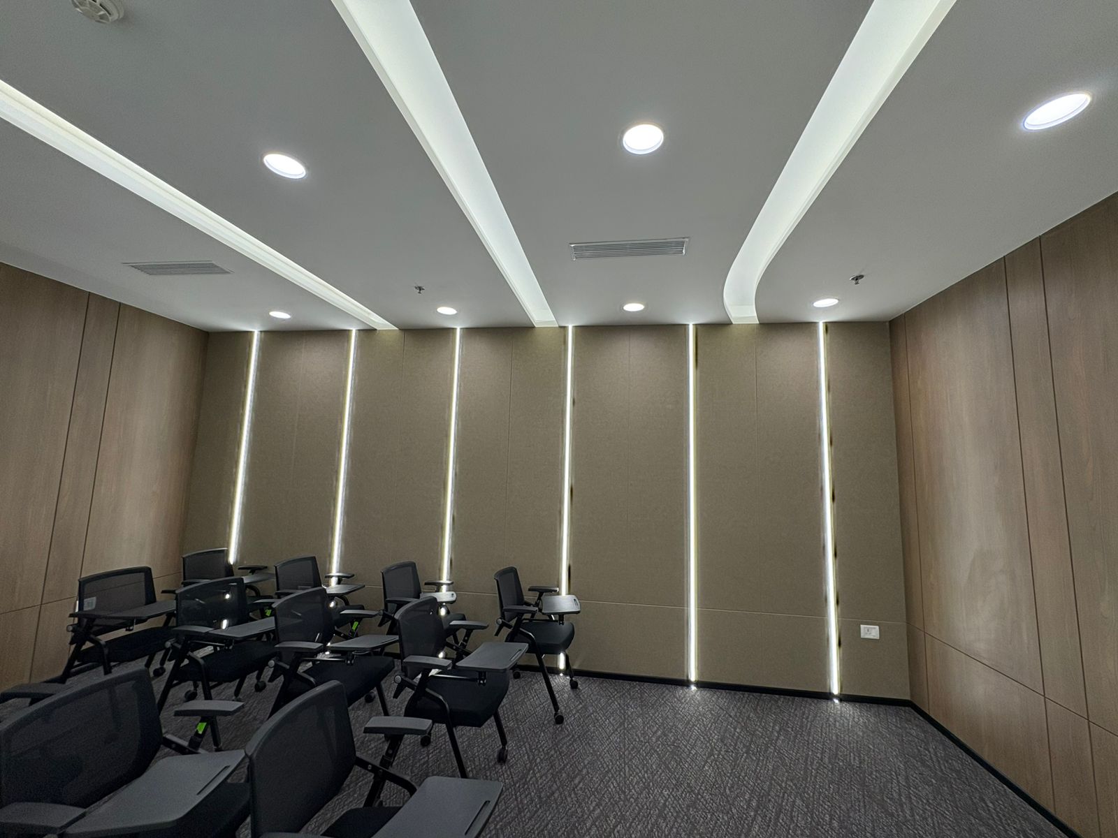 Global Green Interior Design Company Logo - Sustainable Design Experts